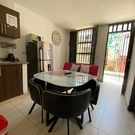Apartamento 2cl-1 De 2 Alcobas Dentro De La Ciudad Amurallada *